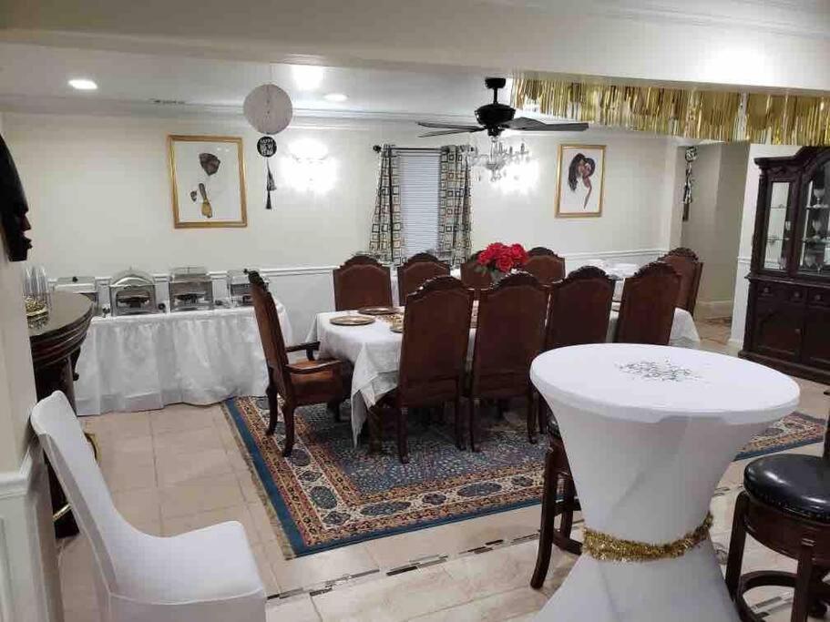 Entire Apartment Suite Family Singles Couples Nurses Dinners Business Meetings Літонія Екстер'єр фото