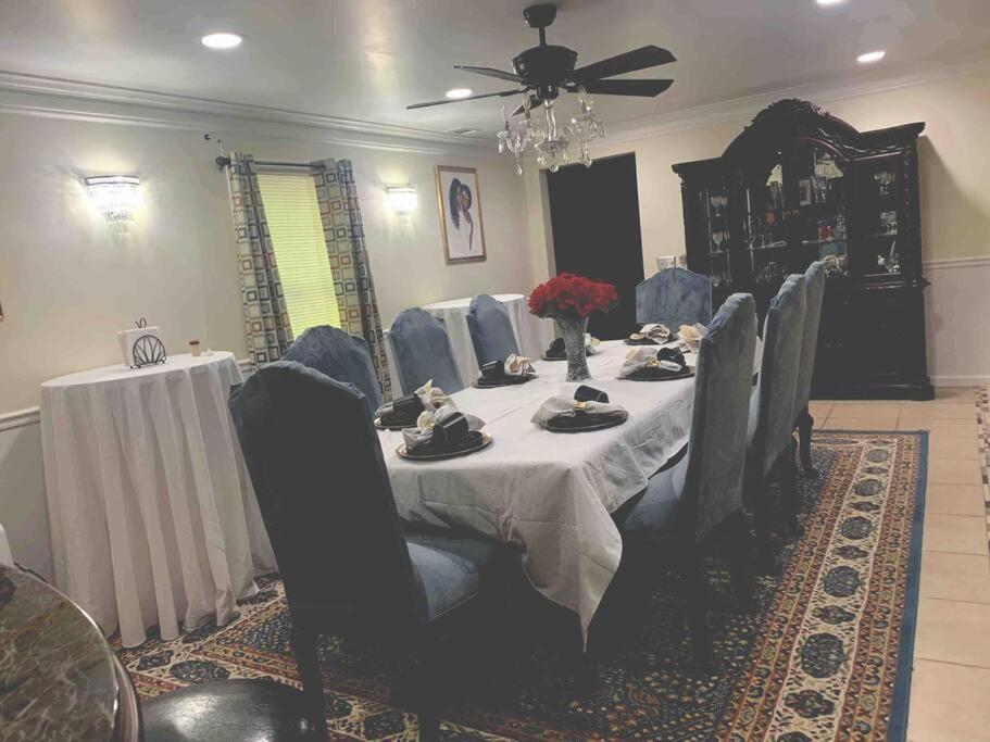 Entire Apartment Suite Family Singles Couples Nurses Dinners Business Meetings Літонія Екстер'єр фото