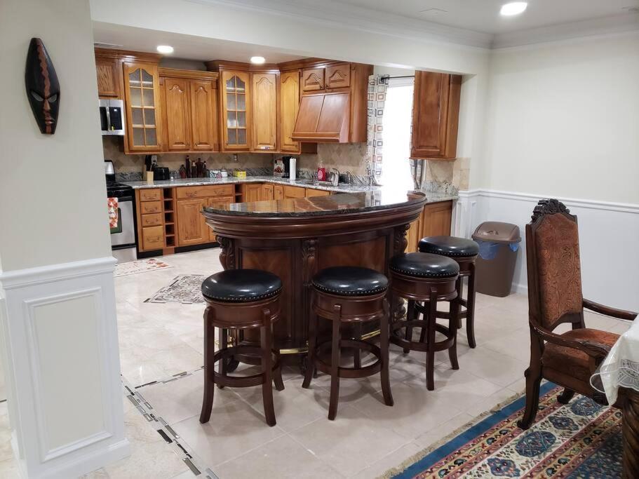 Entire Apartment Suite Family Singles Couples Nurses Dinners Business Meetings Літонія Екстер'єр фото